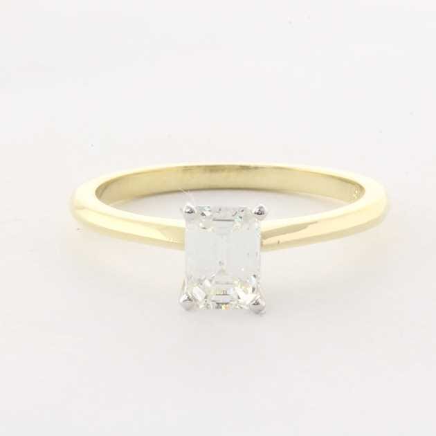 Solitaire emerald cut ring