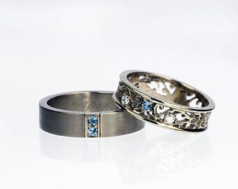 2 white gold rings