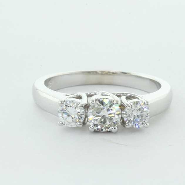 14K White Gold Set With Round Diamond, 0.30 Carat, K Colour, SI1 Clarity, Certified By GIA.