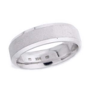 4662 - 6 Mm  Wedding Ring 9.3 Grams