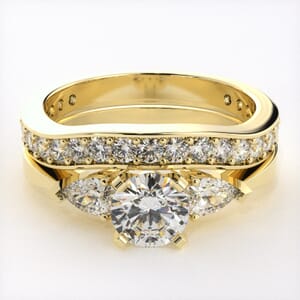 1115 - Luxury Diamond Ring Set with Round and Pear Diamonds
