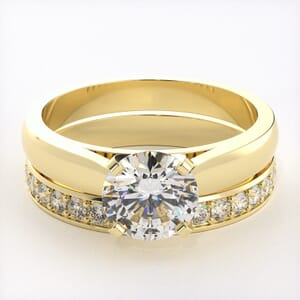 1315 - Exquisite Cathedral-Style Bridal Ring Set Adorned with Brilliant Diamonds