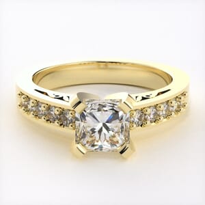 1710 - Stylish Engagement Ring With With Side Stones