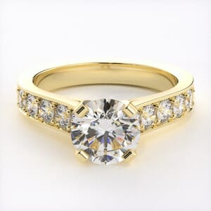 1720 - Impressive Engagement Ring With Side Stones
